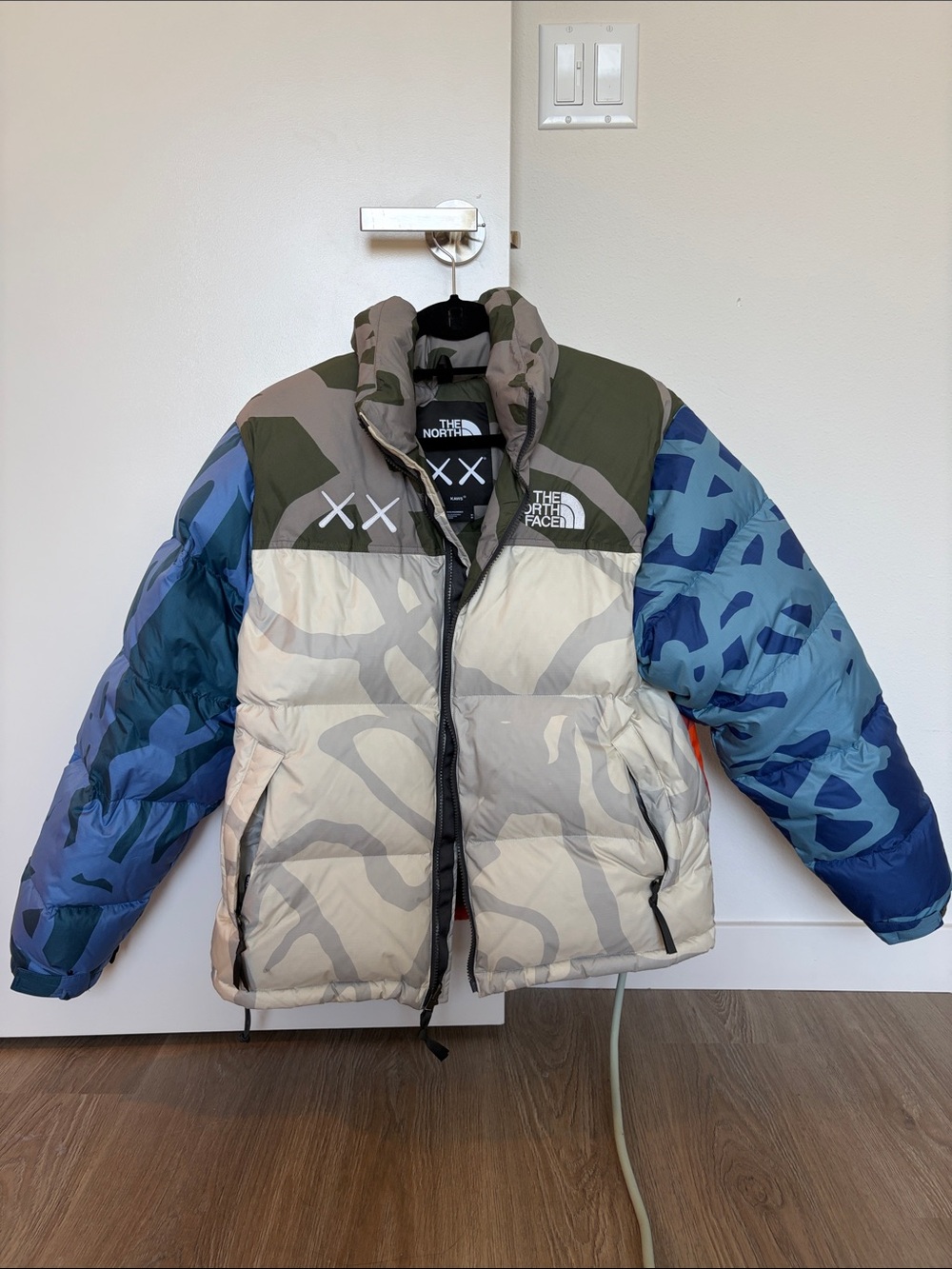 KAWS x The North Face Retro 1996
Puffer Jacket - Moonlight Ivory Nuptse Print